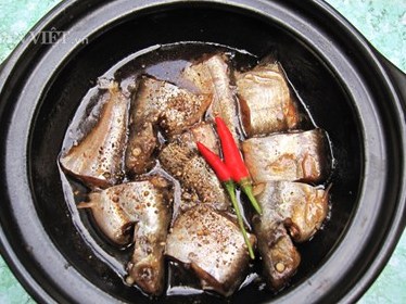 Thưởng thức món cá xác sọc kho tộ miền Tây