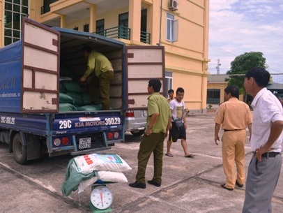 Bắt giữ xe tải chở 3,5 tấn mì chính không rõ nguồn gốc