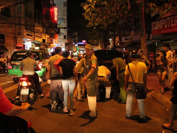 Nổ súng khống chế 2 thanh niên trên ô tô vì nghi liên quan đến ma túy