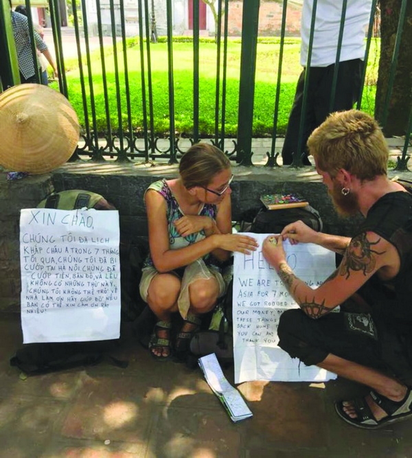 Cảnh giác với chiêu ăn mày cao cấp của Tây tại Việt Nam