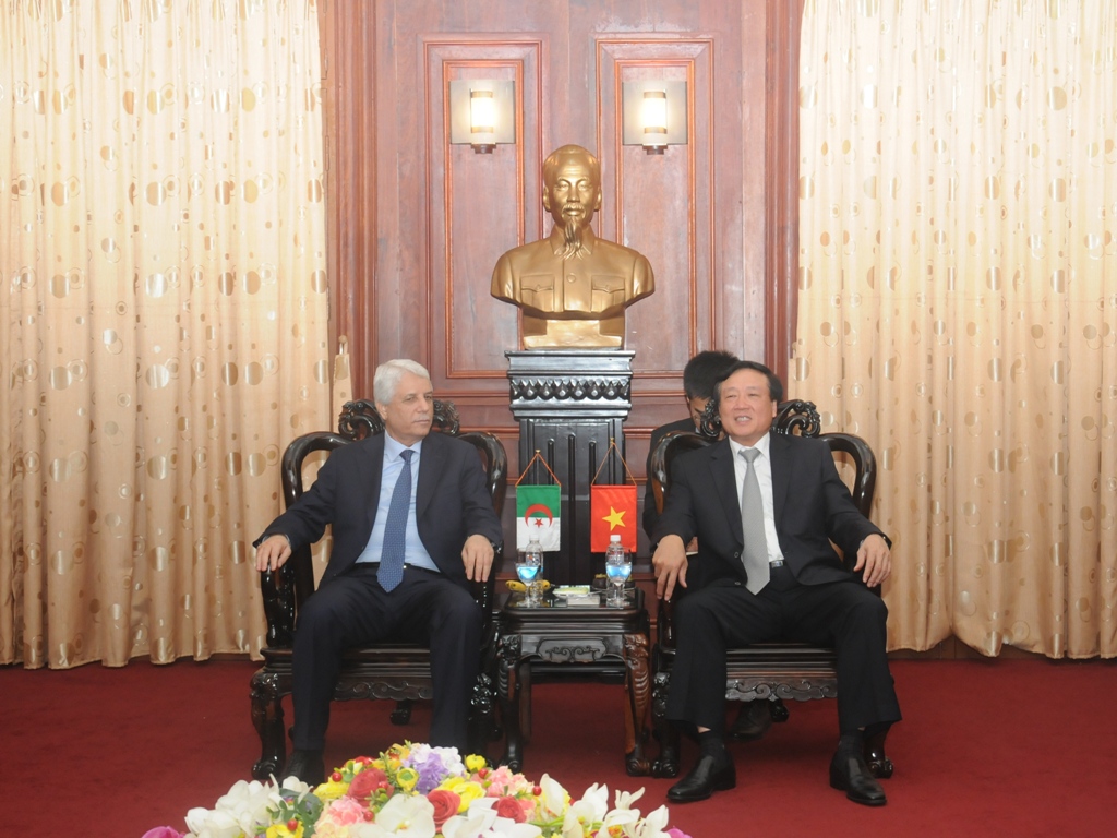 Viện trưởng VKSNDTC tiếp Bộ trưởng Bộ Tư pháp An-giê-ri