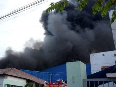 Cháy lớn tại khu công nghiệp Hoàng Anh Gia Lai