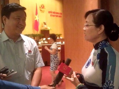 Bộ trưởng Thăng tranh luận tay bo với Đại biểu QH về phí xe máy