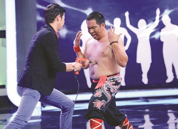 Tìm Người Bí Ẩn hay tìm bạo lực