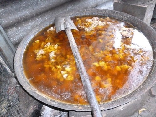 Phở nước béo mỡ thối, thịt xiên nướng tẩm gia vị Tàu