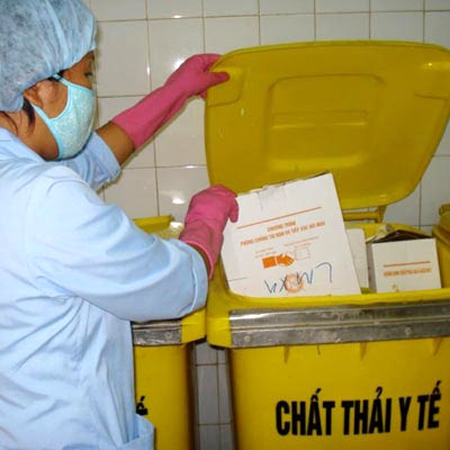 Thực hư tin đồn tái chế chất thải y tế thành đồ đựng thực phẩm