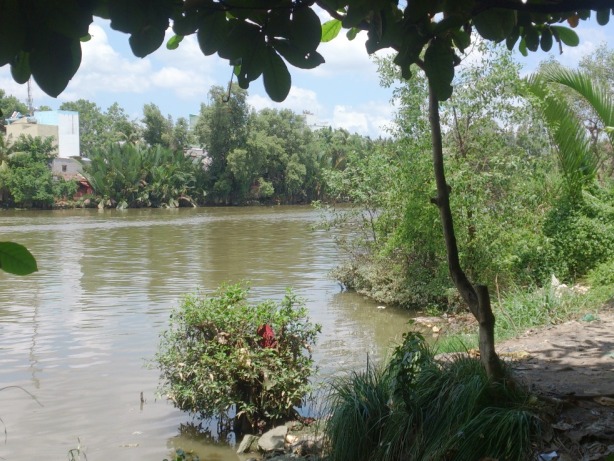 Đánh vợ, dìm chết dưới sông rồi ra cầu treo cổ tự tử