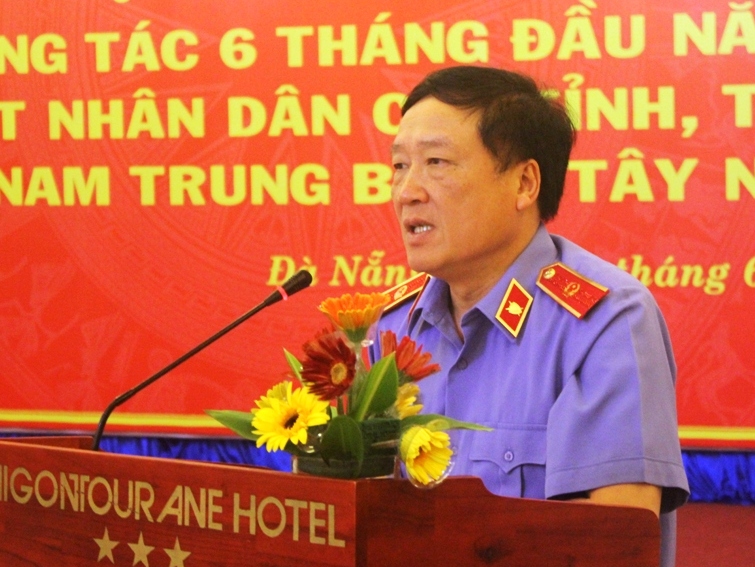 Viện trưởng VKSNDTC Nguyễn Hòa Bình phát biểu chỉ đạo Hội nghị.