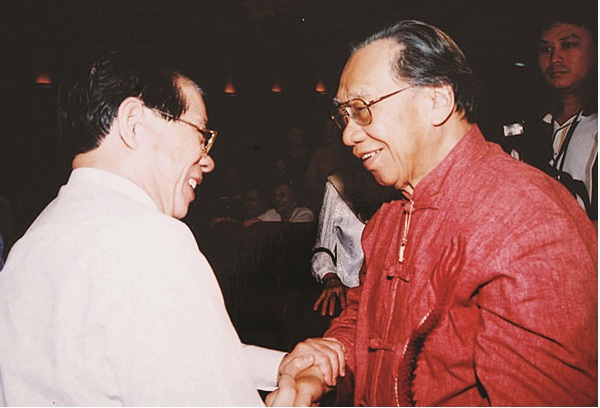 Khoảnh khắc đời thường của nhà văn hóa tài danh