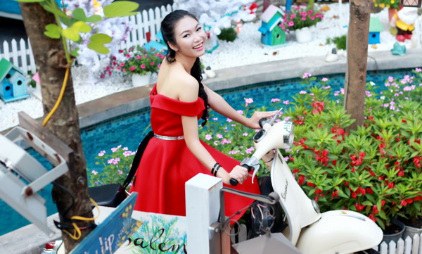 Phương Uyên Cô sinh viên sư phạm mê làm MC