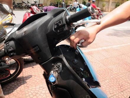 Ăn cắp IC xe máy 1 phút luộc xong, rồi bán ngay chính chủ