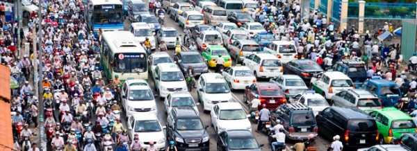 Thu phí xe gắn máy và nỗi lo oằn mình vì phí