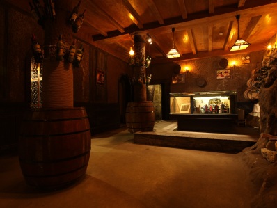 Cận cảnh hầm rượu gần 100 năm tuổi tại Bà Nà