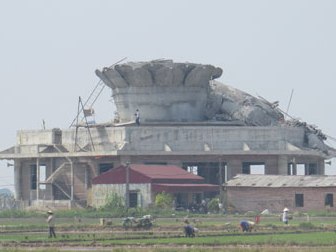 Tượng Phật khủng đổ sập do cốt sắt quá nhỏ