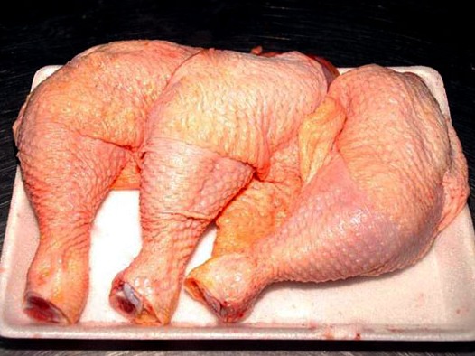 Đùi gà Mỹ rẻ như rau, như khoai