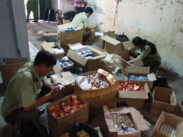 Hàng giả núp bóng  hàng xách tay