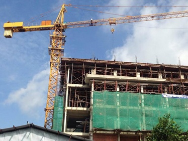 Thanh niên leo cần cẩu cao 50m dọa tự vẫn