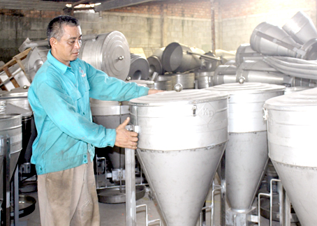 Thị trường thiết bị chăn nuôi Sân của hàng nội