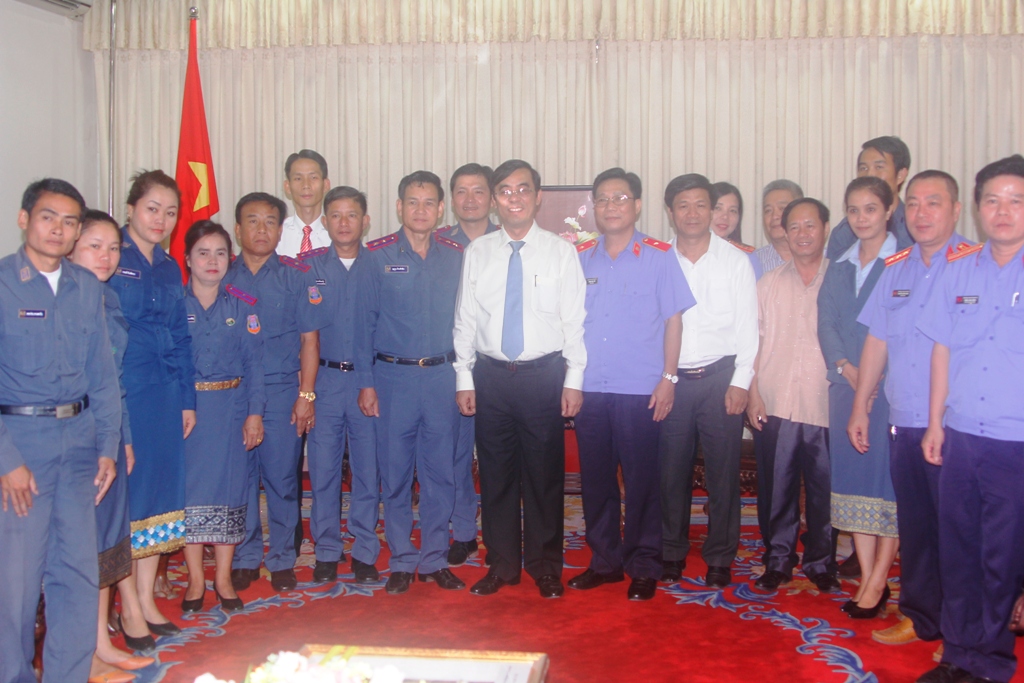 VKSND tỉnh Savannakhet, VKSND tỉnh Quảng Trị sang thăm, chào xã giao và chụp ảnh lưu niệm với lãnh đạo tỉnh Quảng Trị