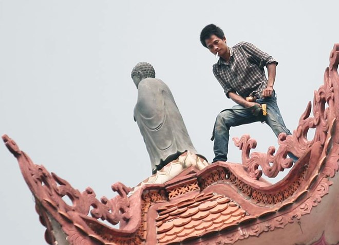 Xác định danh tính thanh niên phá phách trên đỉnh tháp chùa Cót