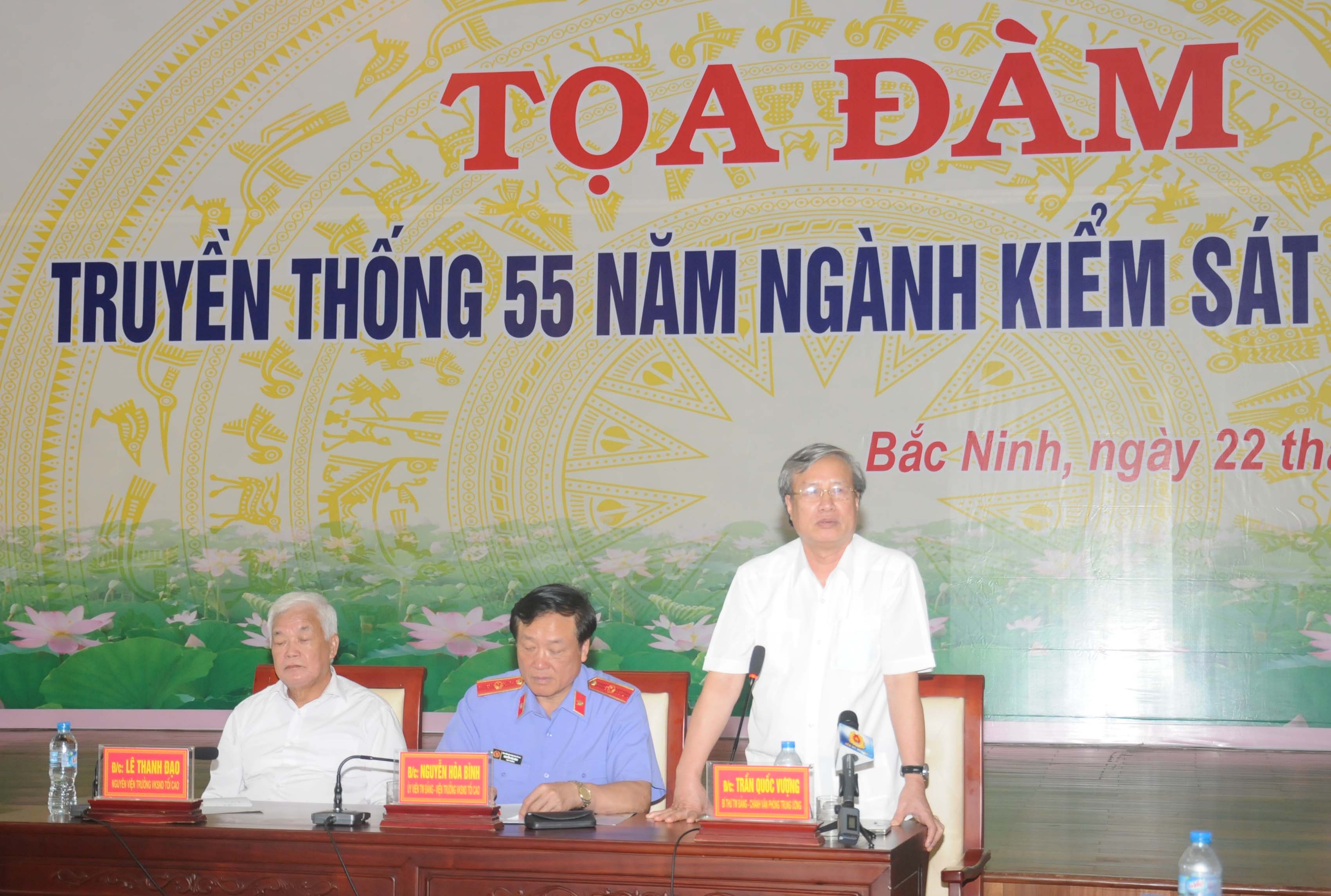 4.	Đồng chí Trần Quốc Vượng, Bí thư Trung ương Đảng, Chánh Văn phòng Trung ương Đảng, nguyên Viện trưởng VKSNDTC phát biểu tại Tọa đàm.