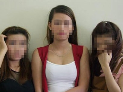 Bắt quả tang 2 chân dài đi khách giá 2,5 triệu đồng lượt