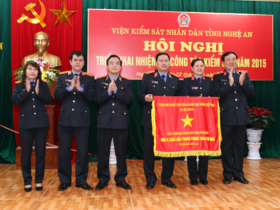 VKSND tỉnh Nghệ An đón nhận Cờ thi đua Chính phủ 2014