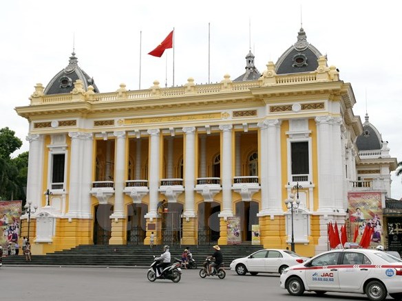 Bộ Văn hóa chính thức lên tiếng về màu sơn mới của Nhà hát Lớn