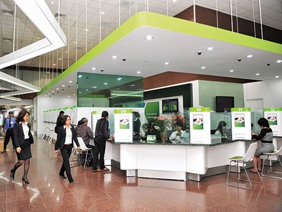 Ngân hàng tận thu phí chuyển tiền