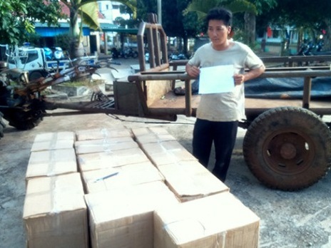 Vận chuyển 6 000 bao thuốc lá lậu trên  xe máy cày