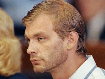 Cuộc đời gã sát nhân ăn thịt người, thích quan hệ với xác chết Kỳ 1