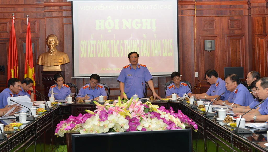Đồng chí Nguyễn Hòa Bình, Viện trưởng VKSNDTC phát biểu tại hội nghị.