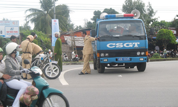 Lực lượng CSGT Đà Nẵng thường xuyên tuần tra và tổ chức tuyên truyền luật giao thông trên địa bàn TP.