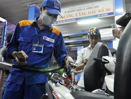 Xăng giảm giá mạnh từ 15h chiều nay