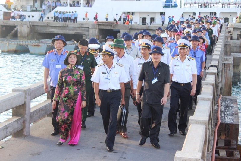 Đoàn công tác số 13 thăm thị trấn Trường Sa.