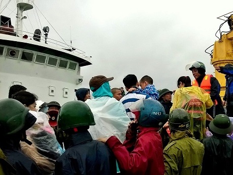 Nhât ký 168 giờ đợi tàu cứu hộ ở Cô Tô