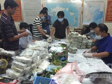 Khởi tố bị can 5 đối tượng vụ buôn bán gần 500 bánh heroin