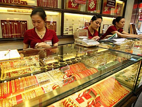 Giá vàng trong nước tiếp tục giảm