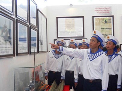 Triển lãm tư liệu và hiện vật về Hoàng Sa và Trường Sa