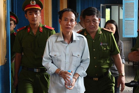 Tử hình kẻ dùng búa đập đầu cả nhà vợ