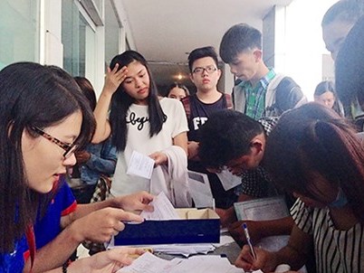 Thấp thỏm vì điểm xét tuyển tăng từng ngày