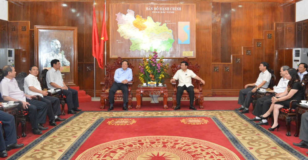 Đồng chí Nguyễn Hòa Bình, Ủy viên Trung ương Đảng, Viện trưởng VKSNDTC làm việc với đồng chí Nguyễn Nhân Chiến, Bí thư Tỉnh ủy Bắc Ninh.