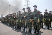 Chuyên gia điều tra Trung Quốc tiếp cận hiện trường vụ nổ ở Thiên Tân