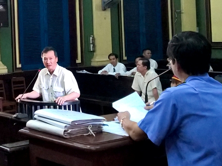 Giám đốc dựng chuyện mở kho báu 600 tỷ USD hầu tòa