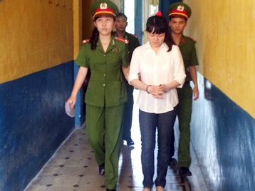 Con gái thuê người đóng giả mẹ để bán nhà