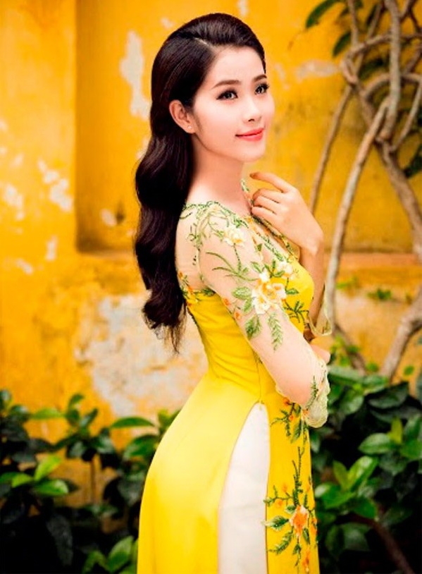 Hoa khôi Nam Em và Á hậu Nguyễn Thị Loan tham gia Hoa hậu Hoàn Vũ Việt Nam 2015