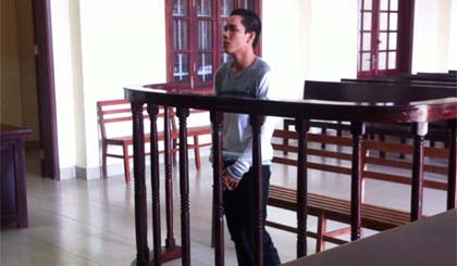 Trộm mô tô, lãnh 9 tháng tù