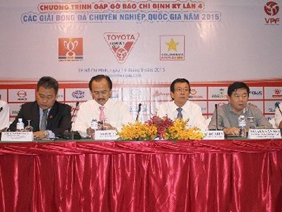 Có một V-League rất loạn