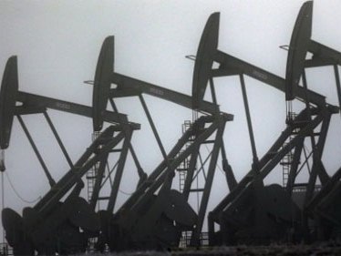 Lao dốc chóng mặt, giá dầu còn hơn 38 USD thùng