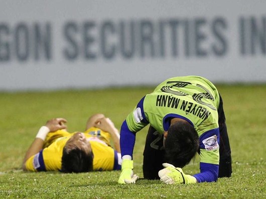 Cầu thủ mất động lực, V-League mất giá